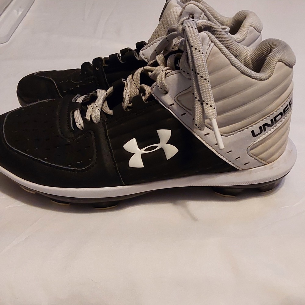 Under Armour  Size 6Y Youth Black‎ Baseball and Softball Cleats